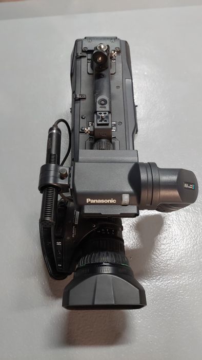 Câmara Profissional Panasonic AG-HPX371E (P2 HD) + Lente Fujinon + Microfone Sony