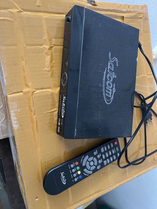 Тюнер спутниковый