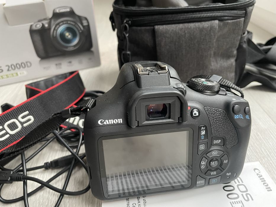 Canon EOS 2000D EF-S 18-55 III