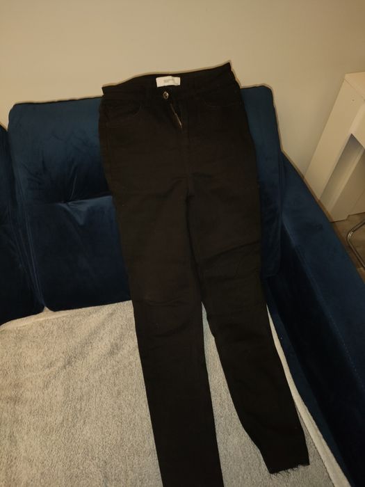 Czarne spodnie jeans