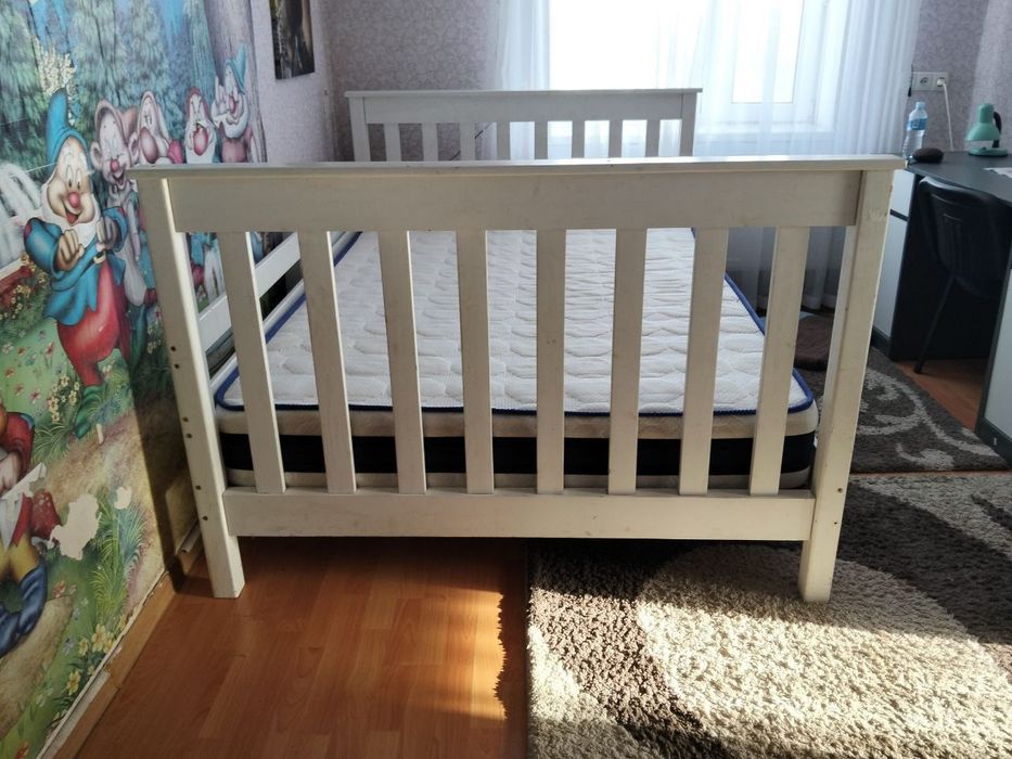 Дерев'яне ліжко з матрацом + 2 шухляди, біле, б/в