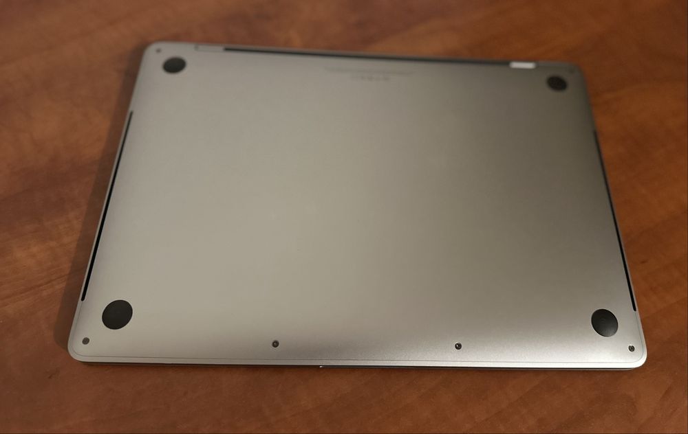 MacBook Pro 2018 13, 8/256, 112 циклів — стан нового macbook