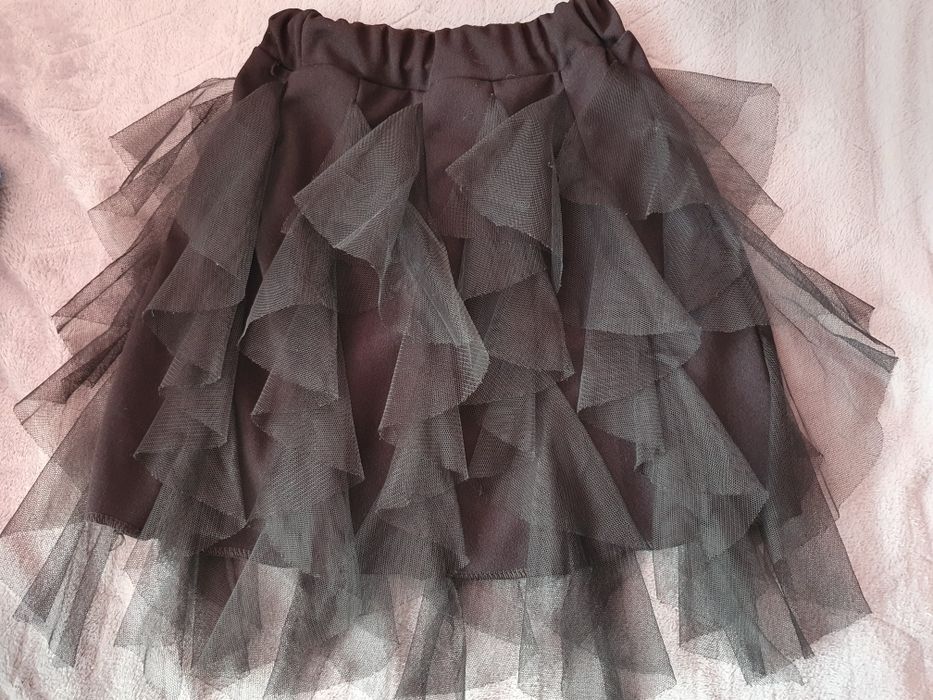 Czarna spódnica r.128/134 dla dziewczynki