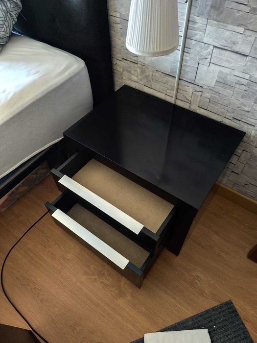 Conjunto de 2 Mesas de Cabeceira com Design Moderno