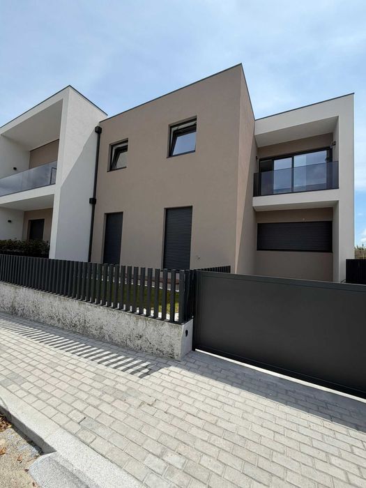 Apartamento T2 NOVO para arrendamento