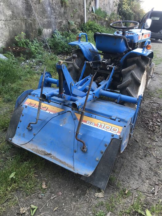 Trator ISEKI com frese sem matricula a trabalhar muito bem