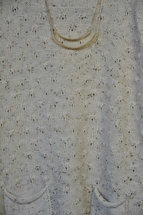 Kremowy damski sweter z kieszeniami M&Co 40 L