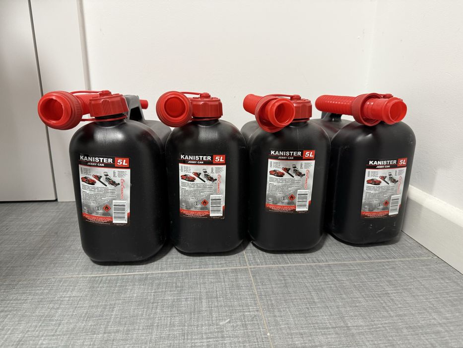 Kanister nowy plastikowy 5 litrów Jerry Can 4 sztuki
