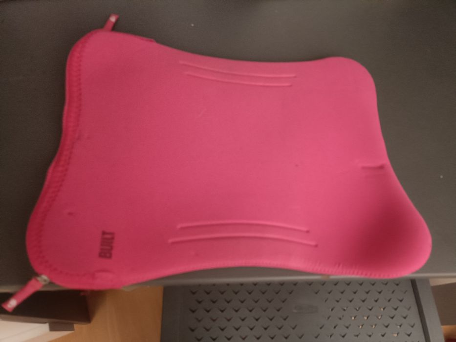 Etui na laptop materiałowe grube