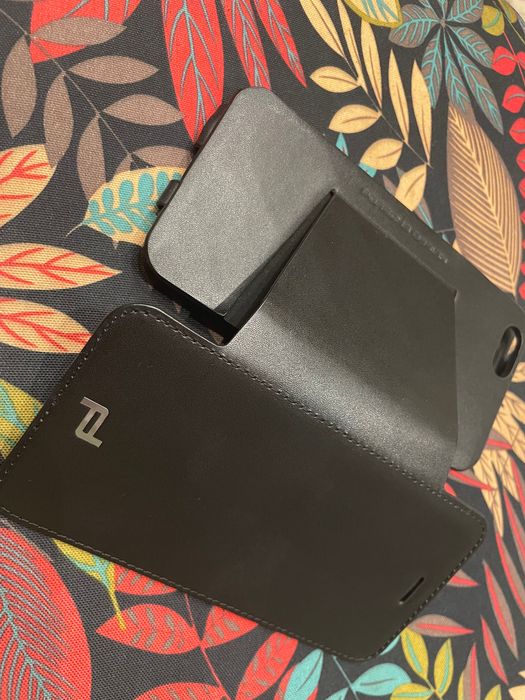 Zamykany skórzany case Porsche Design IPhone