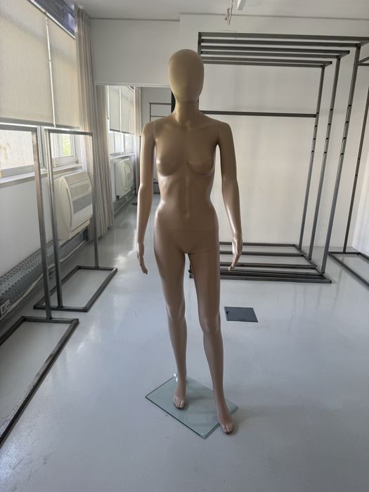 Manequim corpo inteiro feminino