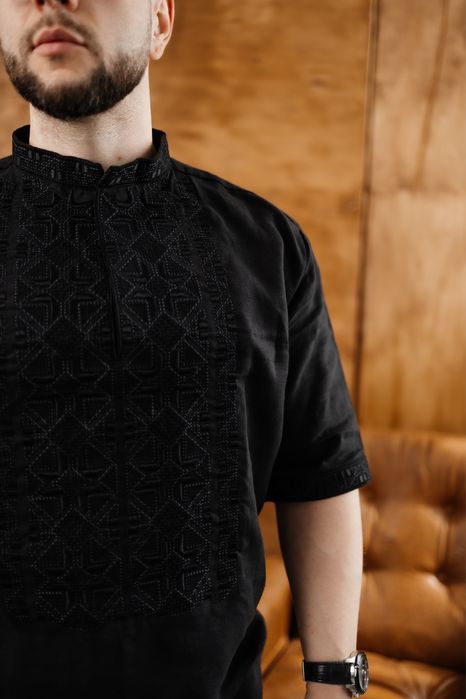 Чорна лляна чоловіча вишиванка