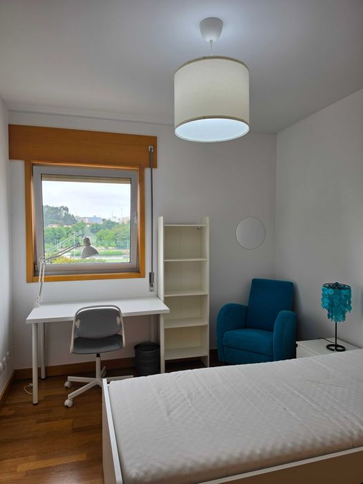 Quarto a 1 minuto a pé do ISCAP e a 10 minutos Hosp. S. João