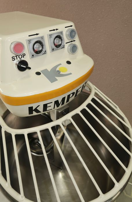 Тестомес для Пекарни и кондитерки Kemper Sp15  с Германии