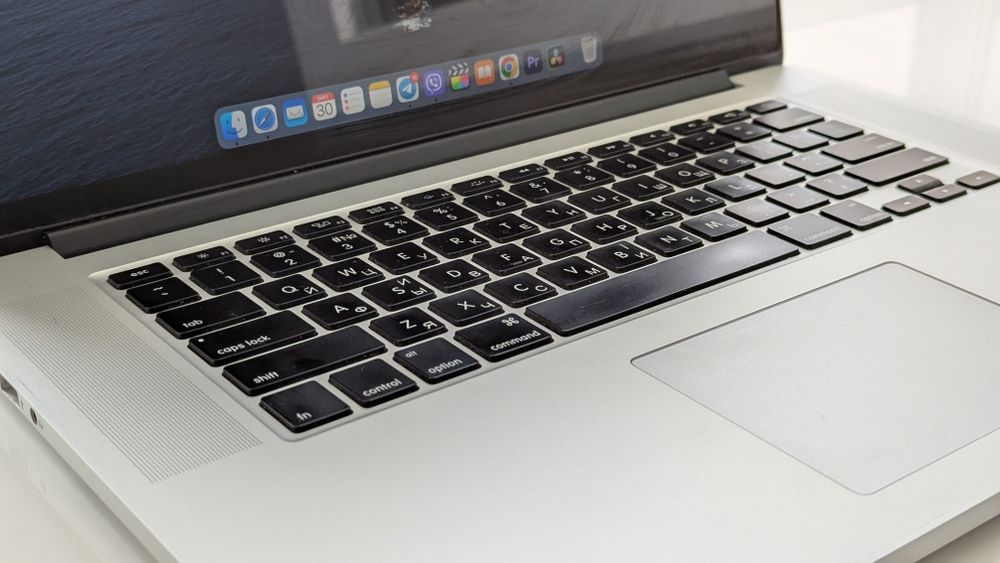 MacBook Pro 15 2015 - 16Gb ОЗУ, 512 Gb вбудованої пам'яті

- в хорошом