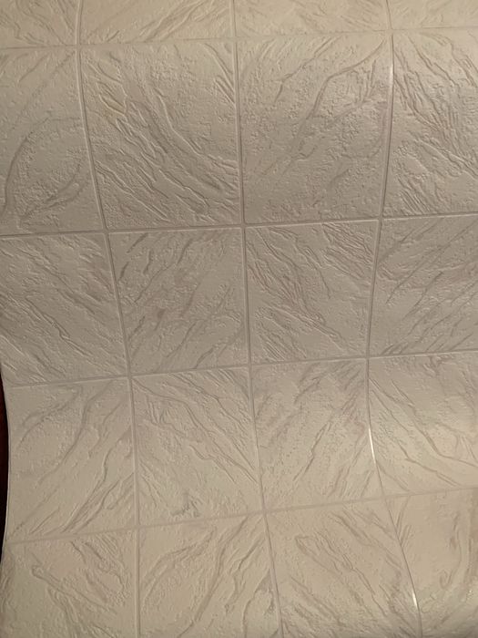 Продаються шпалери.