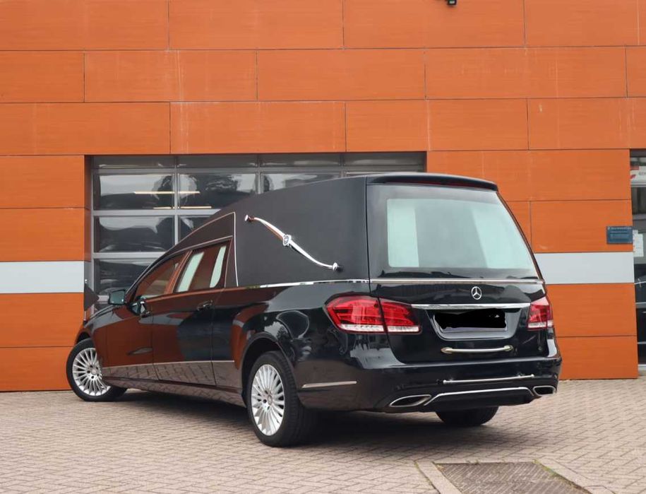 Mercedes-Benz E 200 катафалк