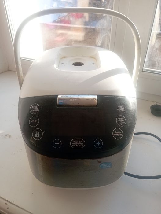 Мультиварка стара Redmond працює