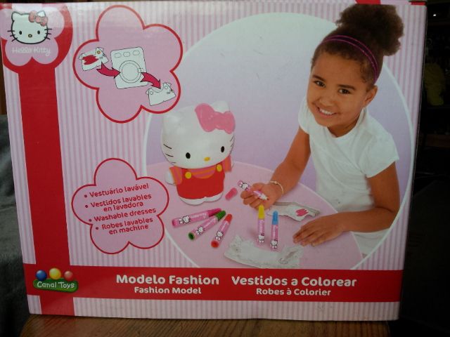 Hello Kitty Modelo Fashion com vestidos
