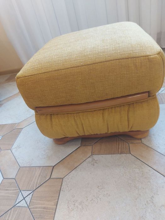 Дивани 2-х місні 2 шт + пуф