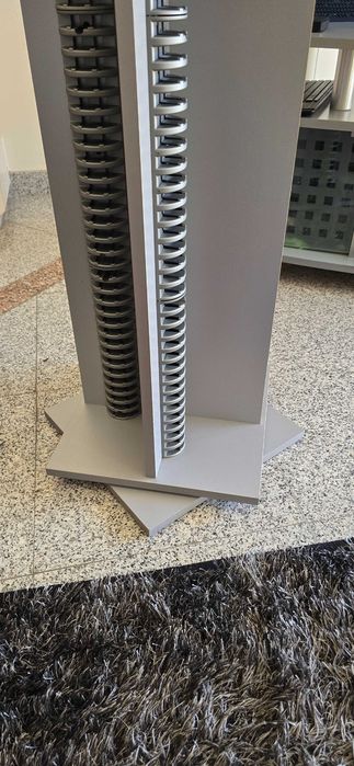 Estante rotativa cinzenta para 190 CDs