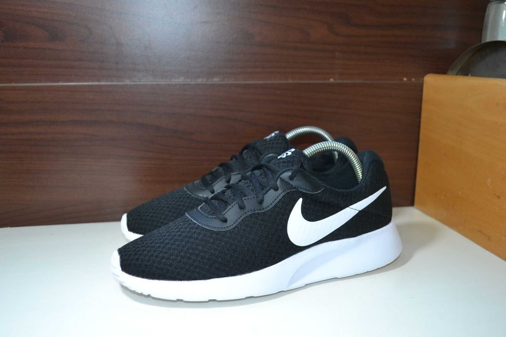 nike tanjun 41-42р кроссовки оригинал