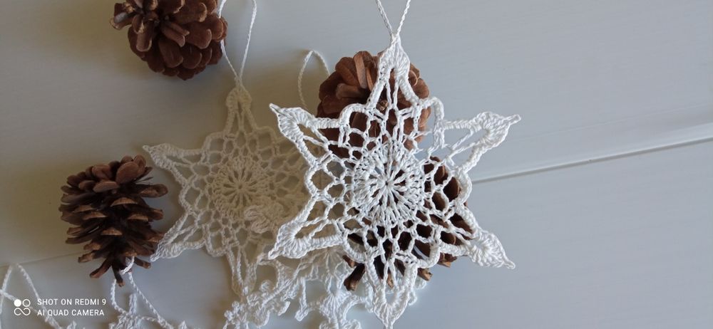 Снежинки. Игрушки для ёлочки. Вязанные снежинки.