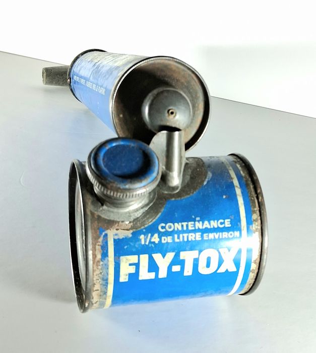Antigo pulverizador inseticida  Fly-Tox