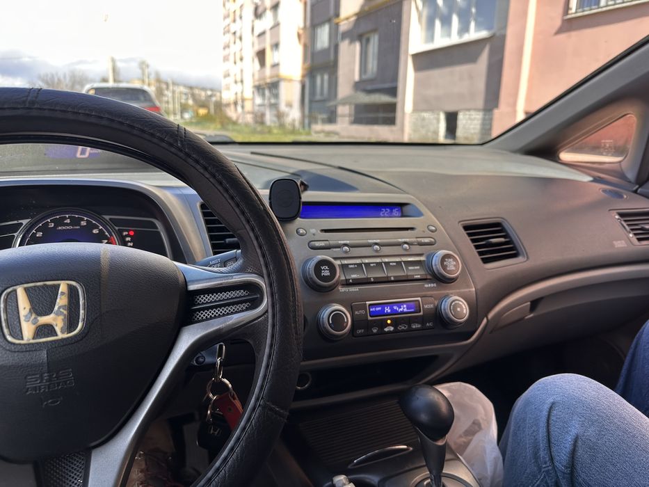 Продам Хонда Сивик 4D мотор 1.8 автомат