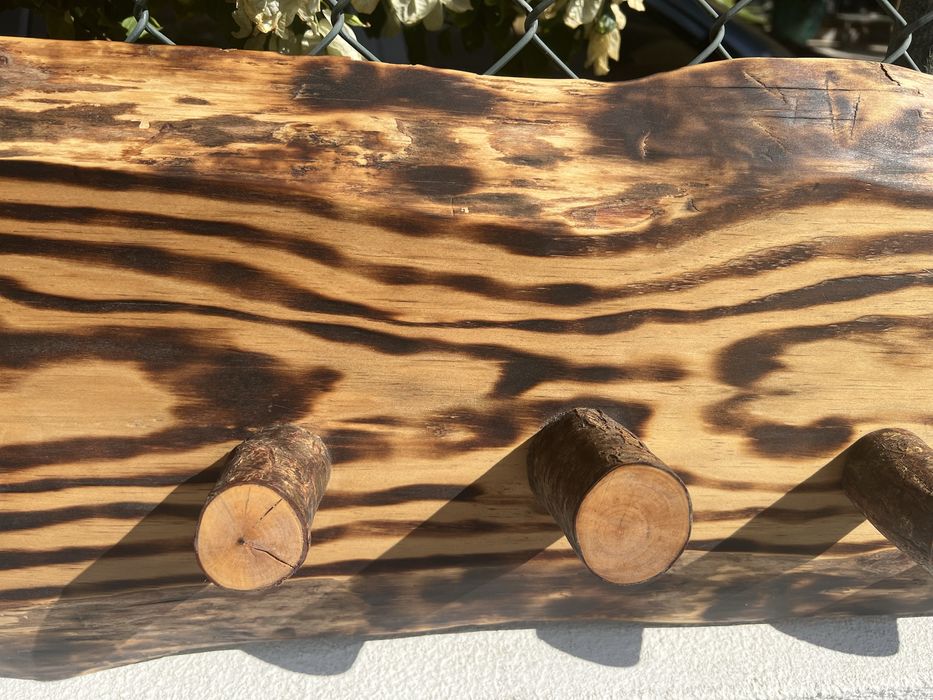 Cabide rustico em Pinho e Cerejeira