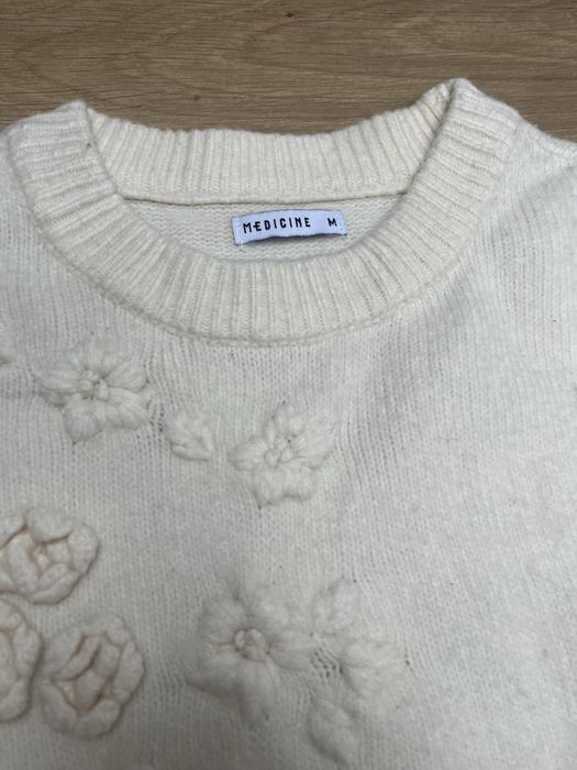 Medicine kremowy ecri sweter z kwiatami 3d haft tloczenie 38/m