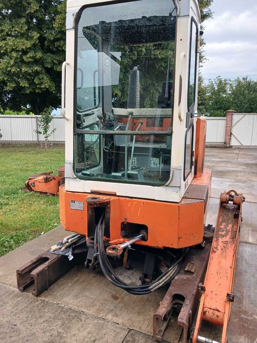 Міні екскаватор гусеничний Schaeff - HR 16