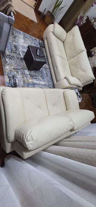2 sofás Pele Beje
