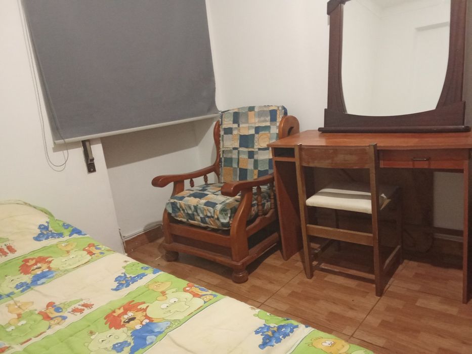 Quarto aluga-se disponível