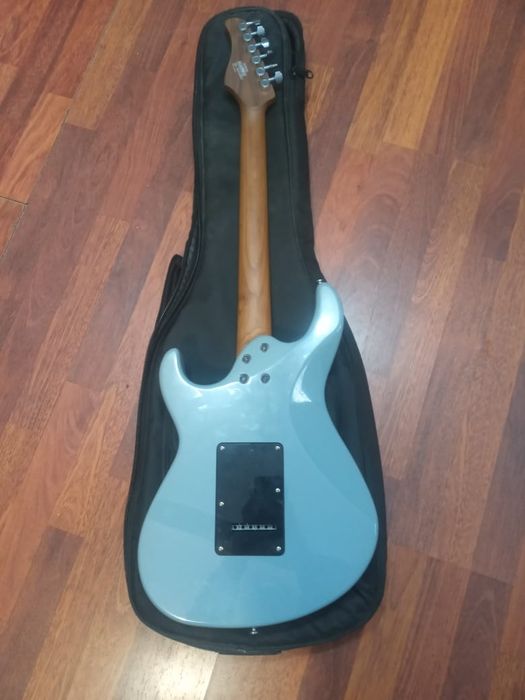 Продам єлектрогітару cort g250se