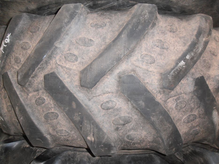 Opona 380/70 R-24