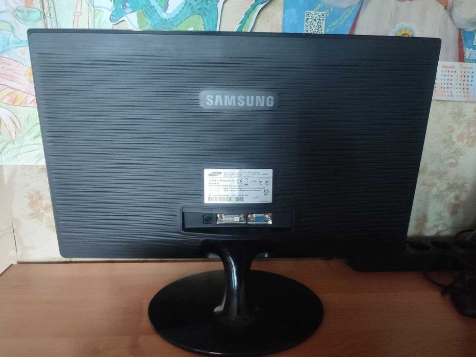 (НЕРОБОЧІЙ) Монітор 21.5" Samsung S22A300B (під відновлення/на запчастини)