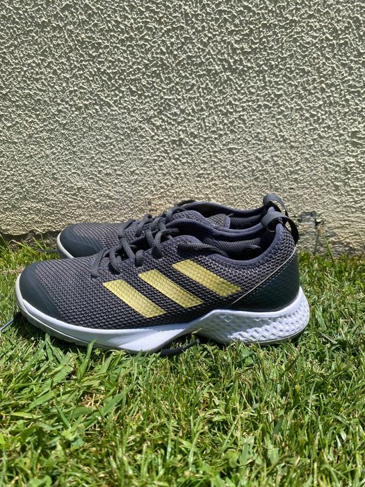 Ténis Adidas novos - tamanho 38