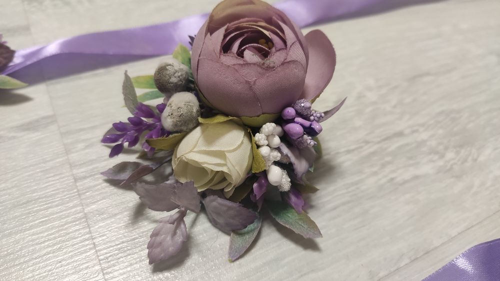 Продам бутоньєрки