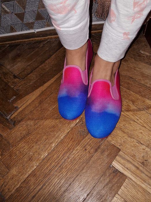 Яскраві дитячі капці – зручні, легкі та стильні!