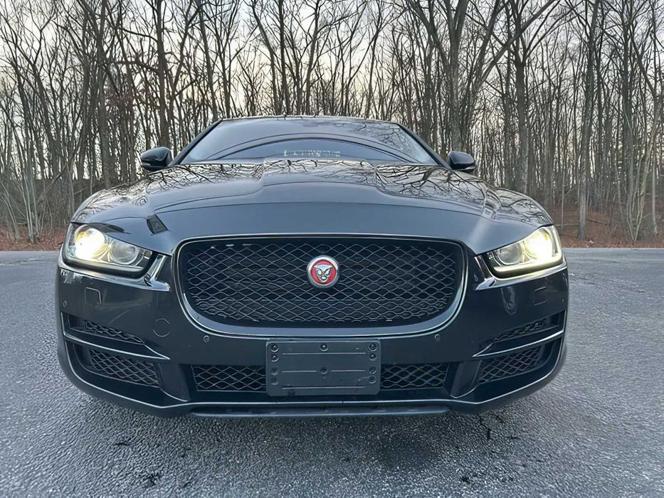 Jaguar XE      2018