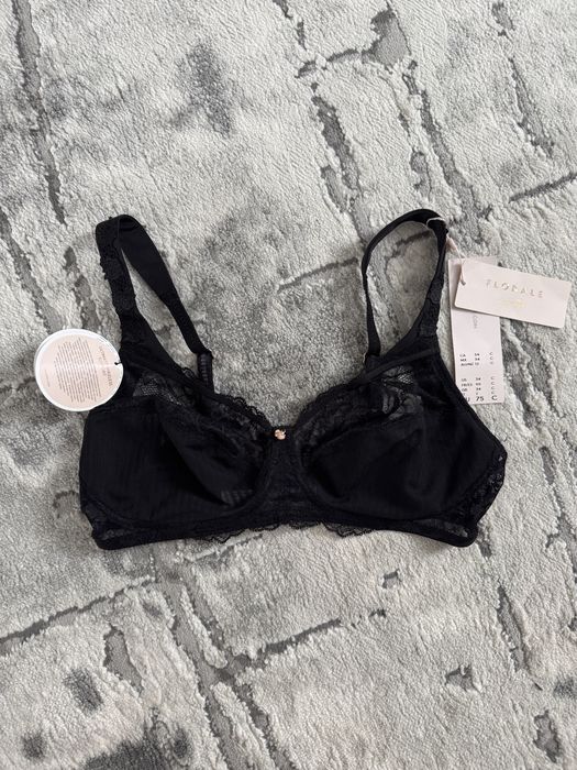 Бюстгальтер жіночий