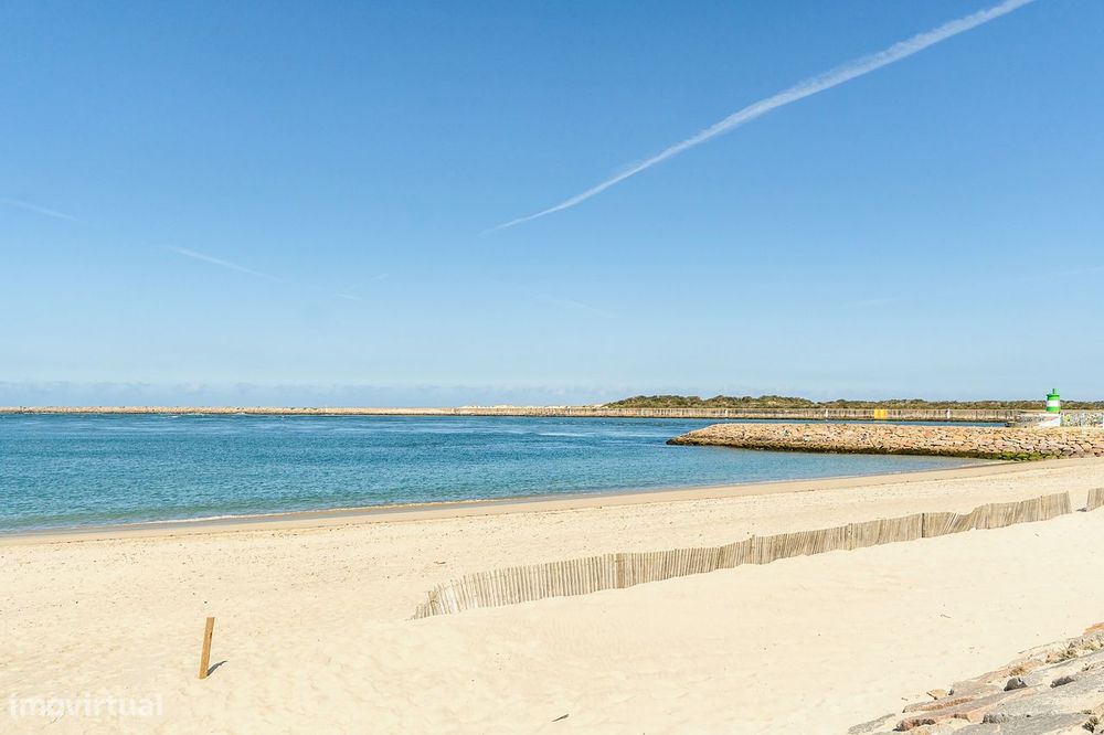 Apartamento T3 a 2 Minutos da Praia com Box Fechada e Churrasqueira em