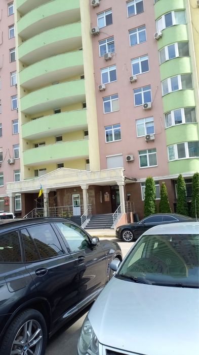Квартира подобово низький поверх  жкПаркові Озера МВЦ  Серця