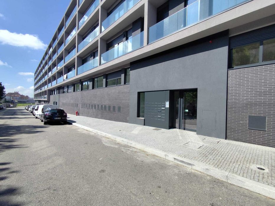 Apartamento T1+1, novo, próximo Universidades e H. de São João
