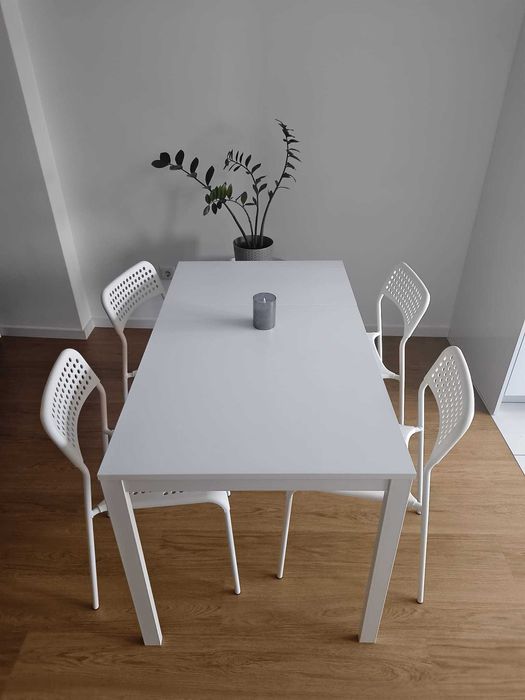 Mesa e 4 cadeiras Ikea