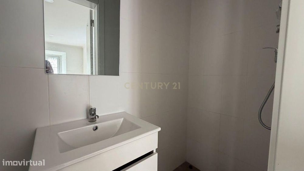 T0 Renovado | Centro Histórico De Abrantes | Pronto A Habitar
