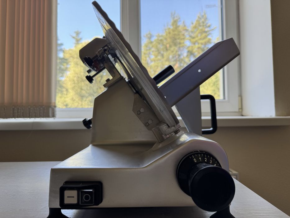 Слайсер професійний 250 мм Hurakan HKN-HM250