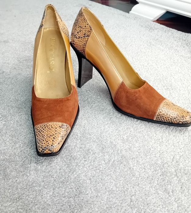 Sapatos de salto alto