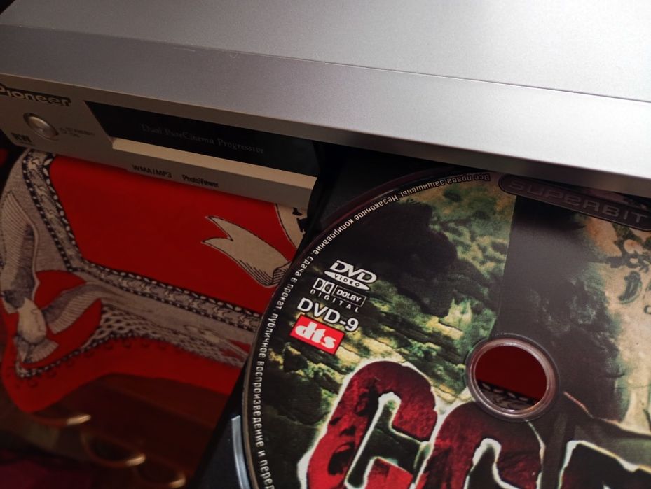 Pioneer DV-300
DVD-програвач.